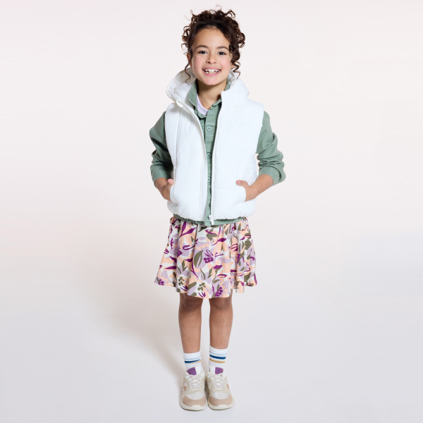 سترة بدون أكمام باللون الأبيض للفتيات